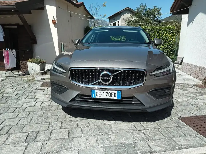 Volvo V60 2021 photo 3