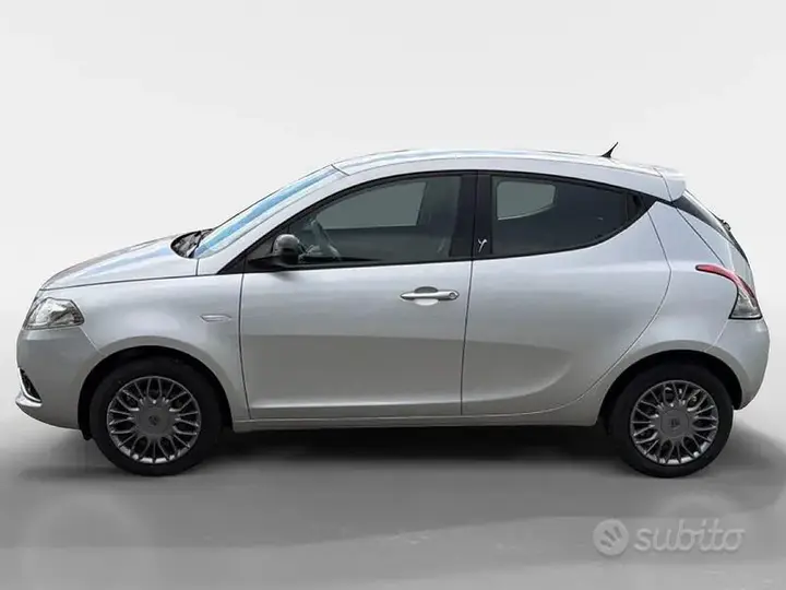Lancia Ypsilon 2016 photo 2