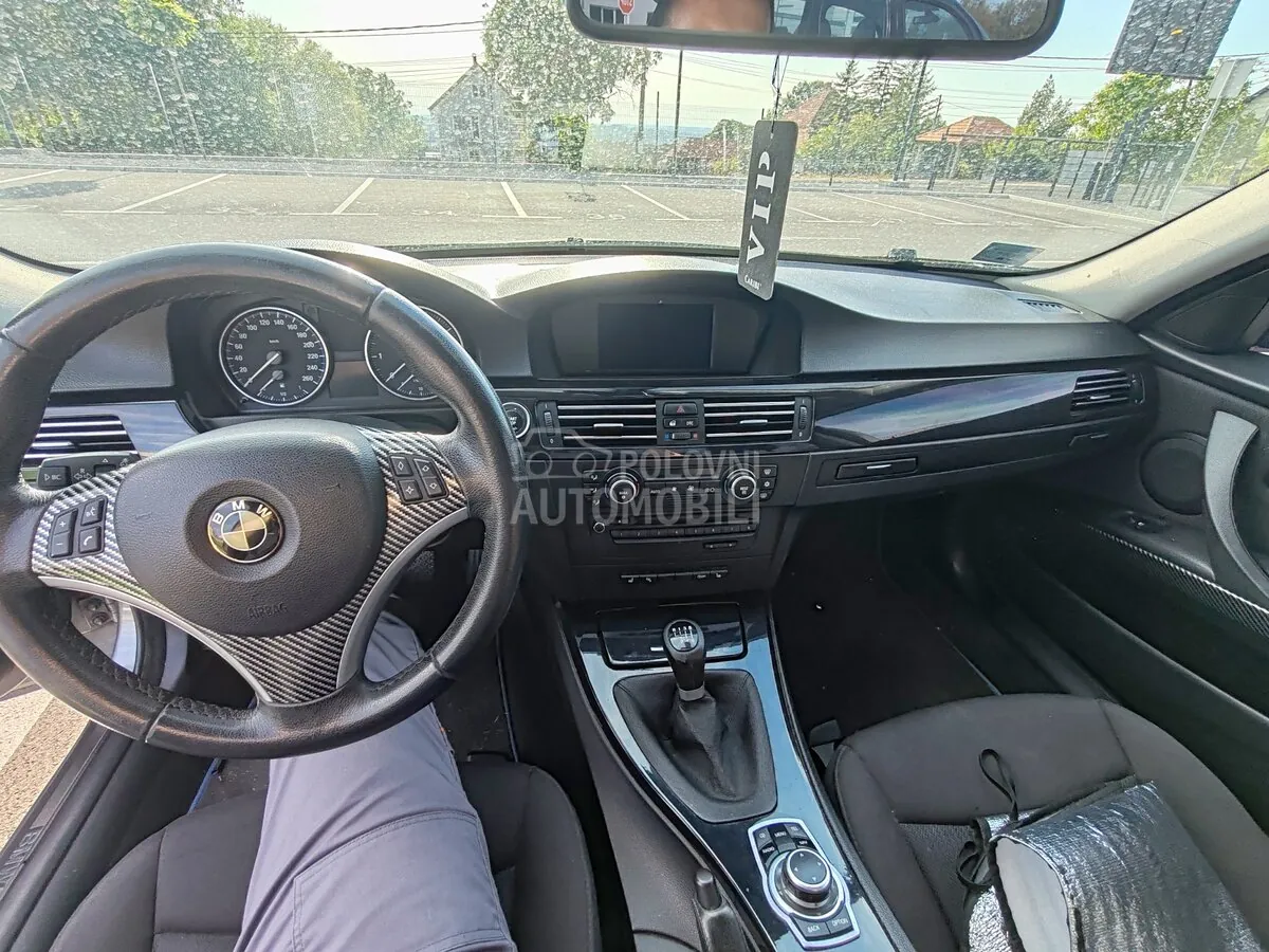 BMW 318 2009 photo 5