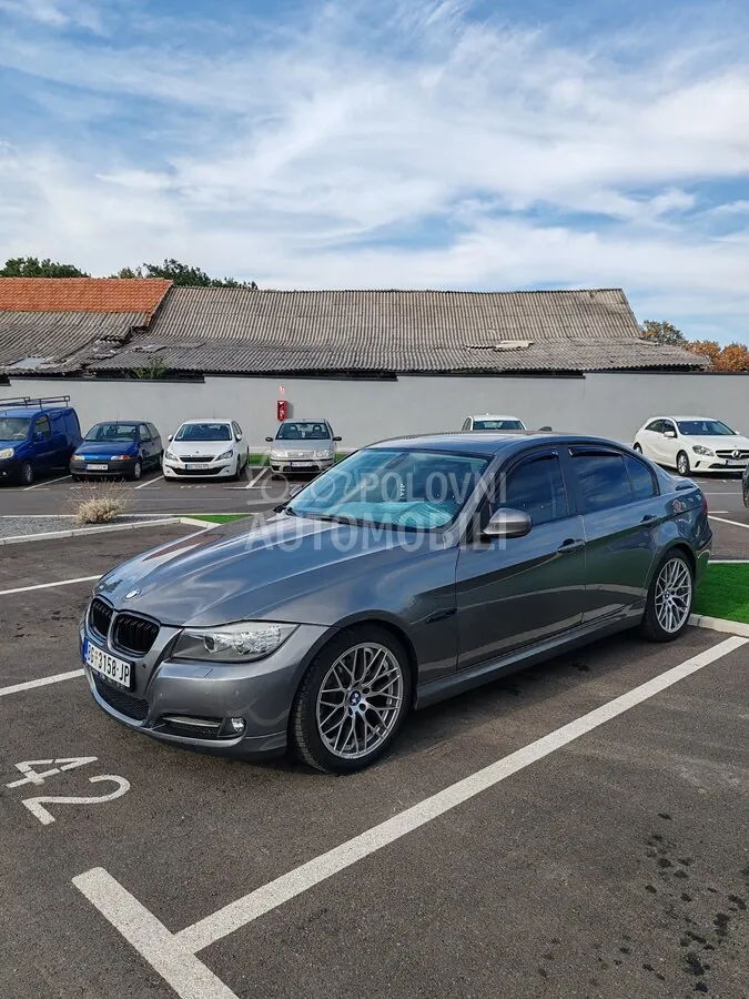 BMW 318 2009 photo 4