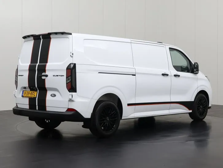 Ford Transit Custom 2024 photo 2