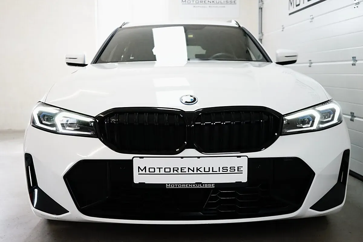 BMW 3 Series 2022 photo 3