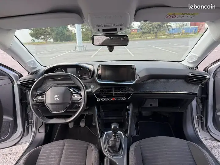 Peugeot 208 2021 photo 3