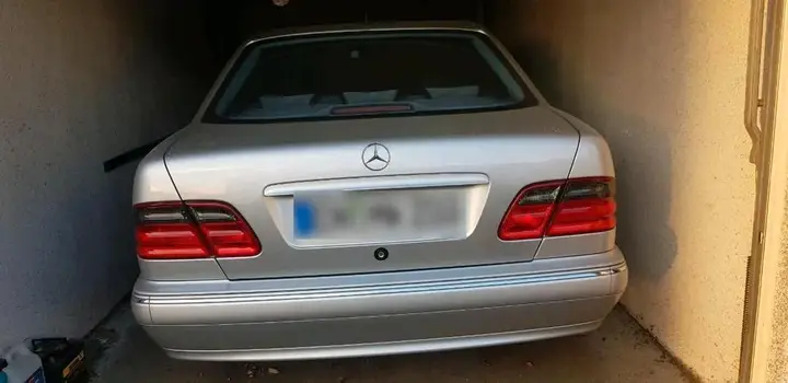 Mercedes-Benz W210