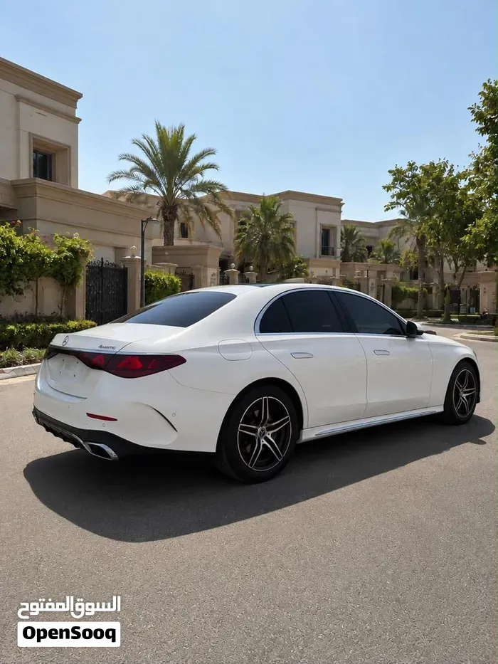 Mercedes-Benz E300 2025 photo 2