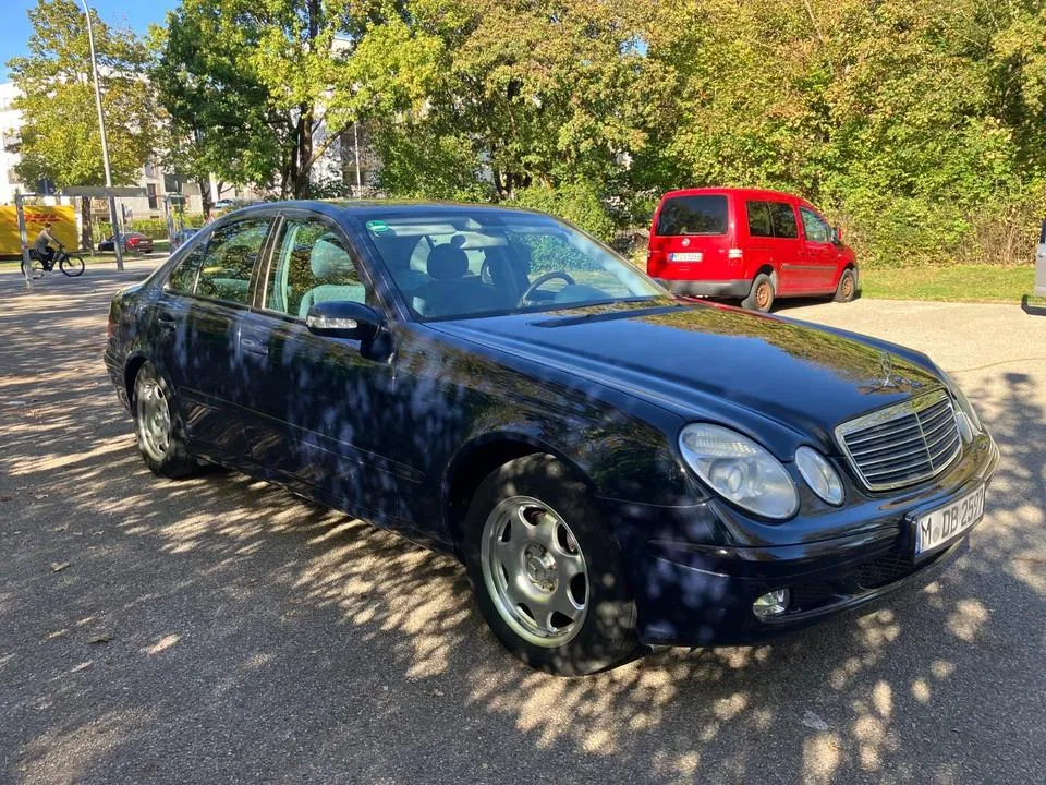 Mercedes-Benz E240