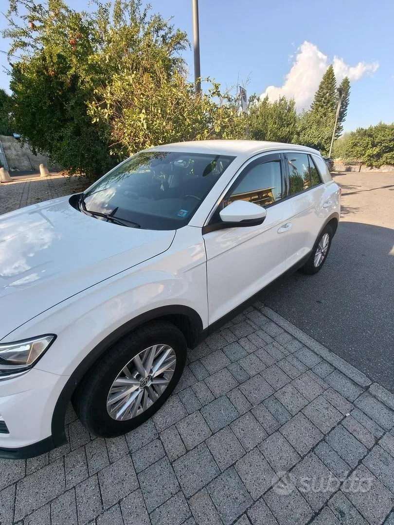 Volkswagen T-Roc 2020 photo 2
