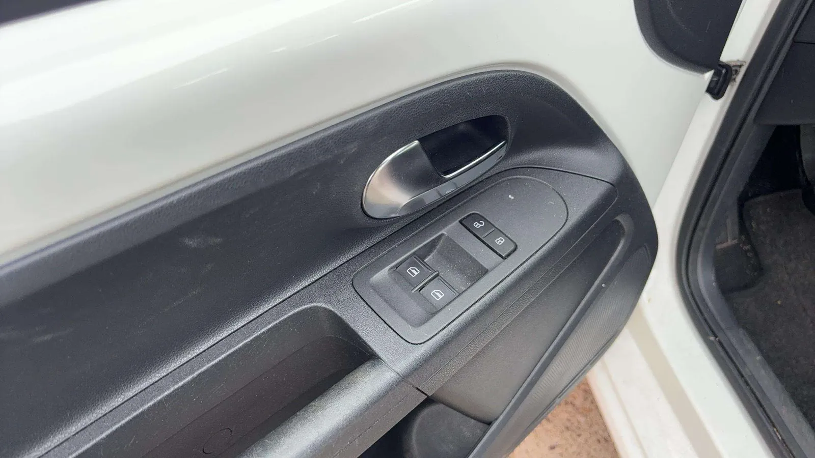Volkswagen Up 2015 photo 5