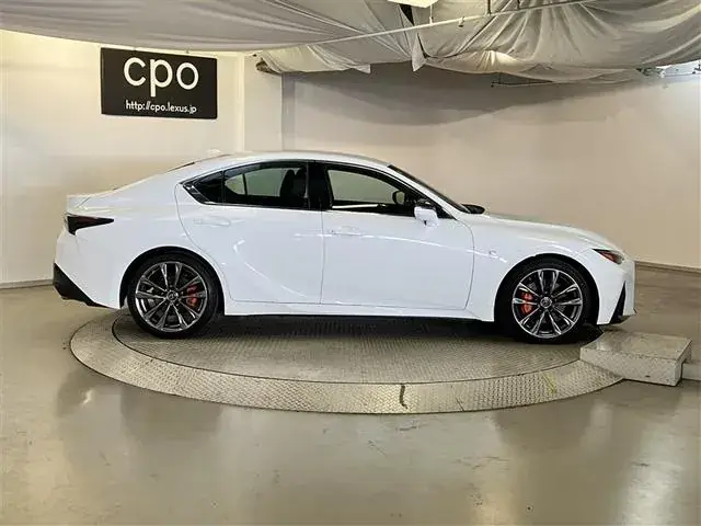 Lexus Is300 2022 photo 4