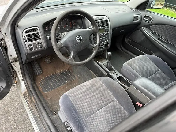 Toyota Avensis 2002 photo 5