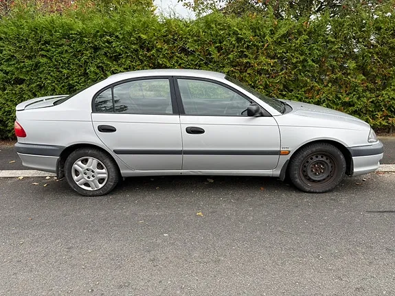 Toyota Avensis 2002 photo 2