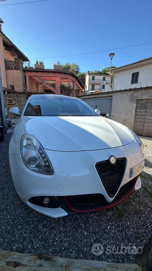 Alfa Romeo Giulietta 2012 photo 4