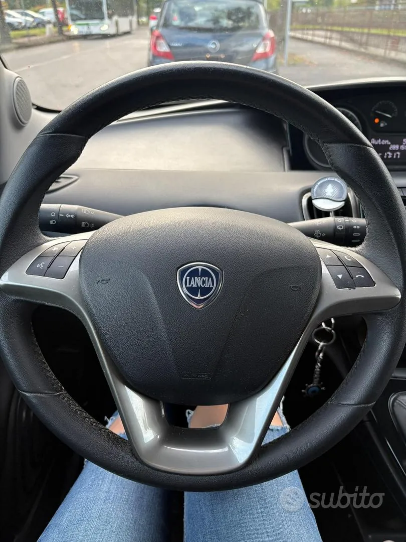 Lancia Ypsilon 2021 photo 2