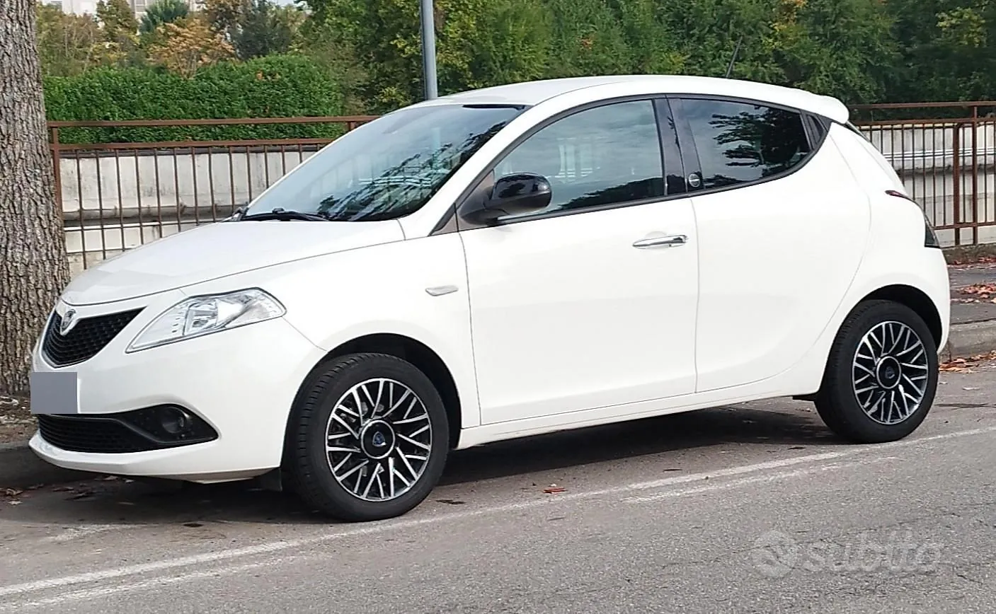Lancia Ypsilon