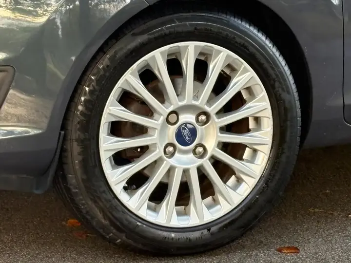 Ford Fiesta 2014 photo 4