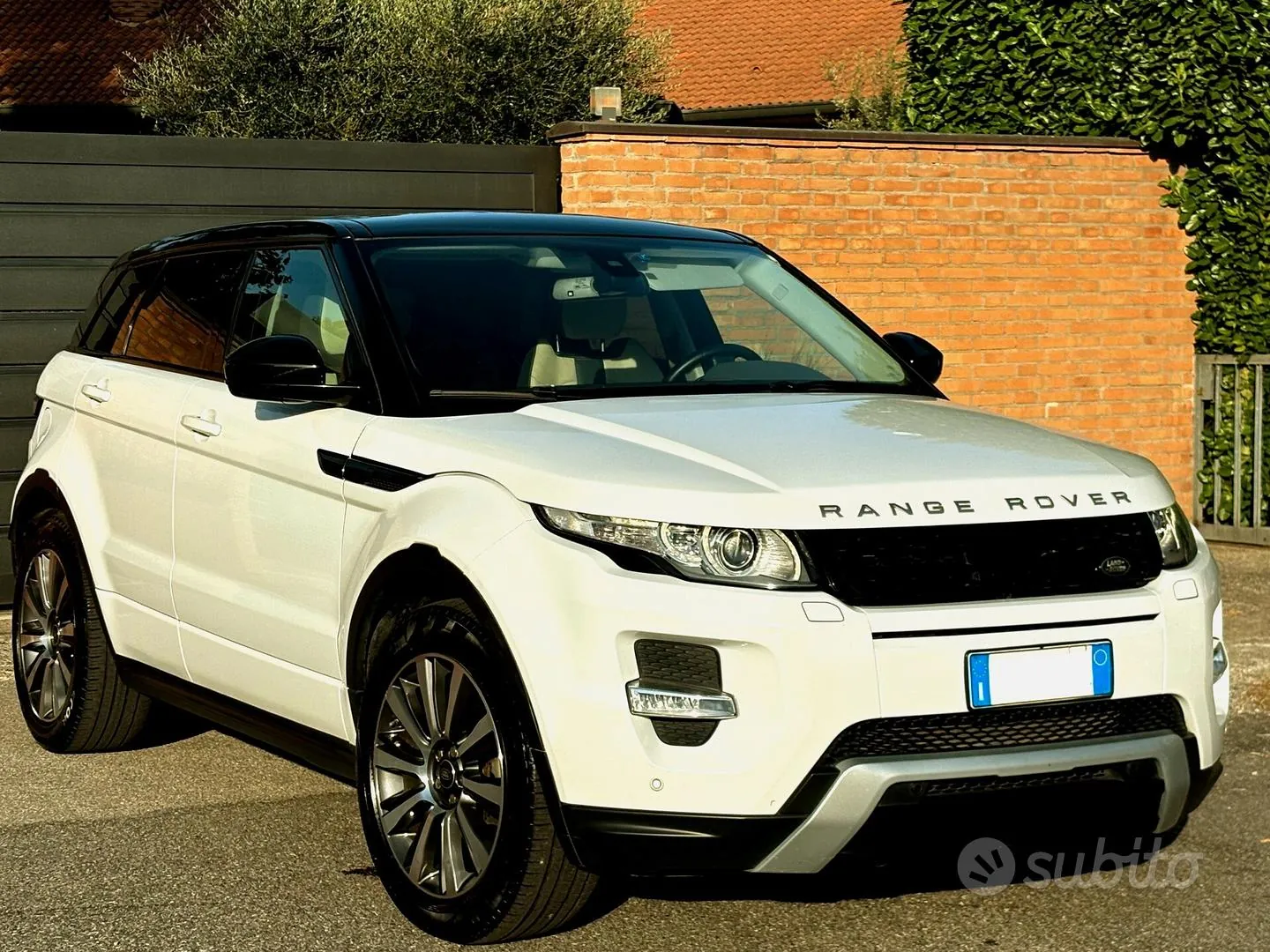 Land Rover Range Rover Evoque 2015 photo 2