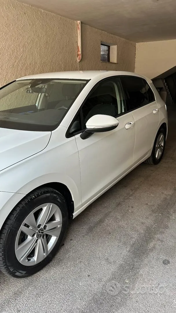 Volkswagen Golf 2022 photo 2