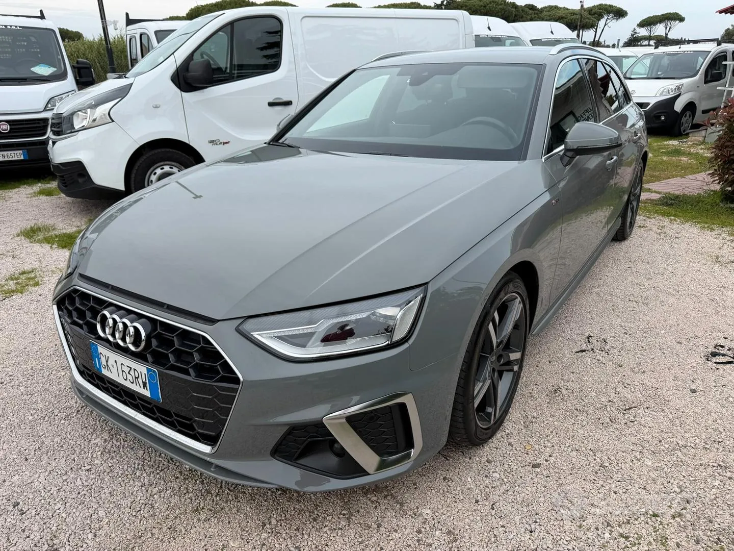 Audi A4 Avant 2022 photo 2