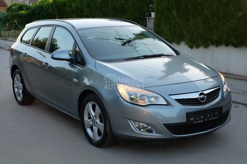 Opel Astra J 2012 photo 4