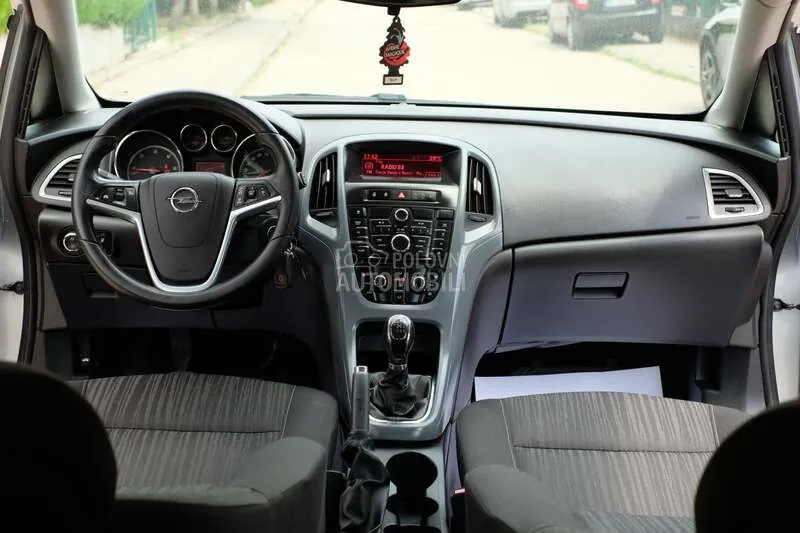 Opel Astra J 2012 photo 3