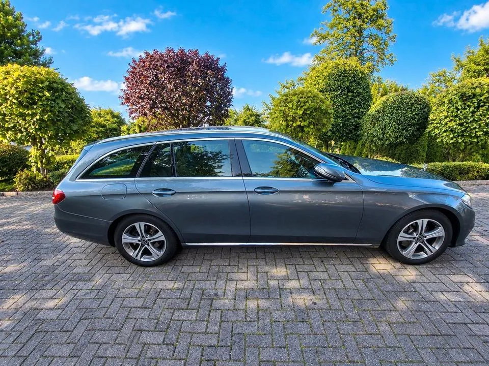Mercedes-Benz E 220