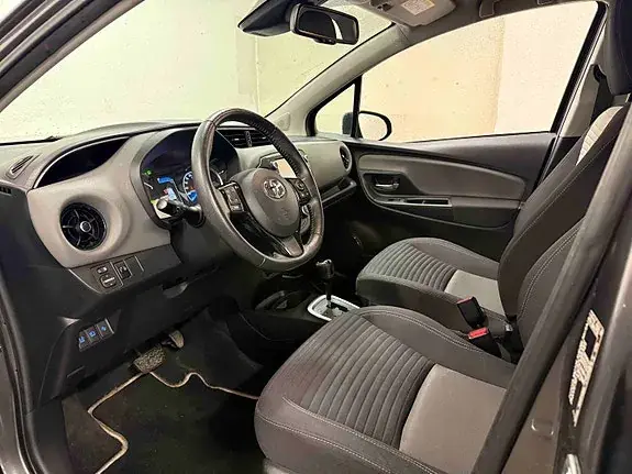 Toyota Yaris 2017 photo 5