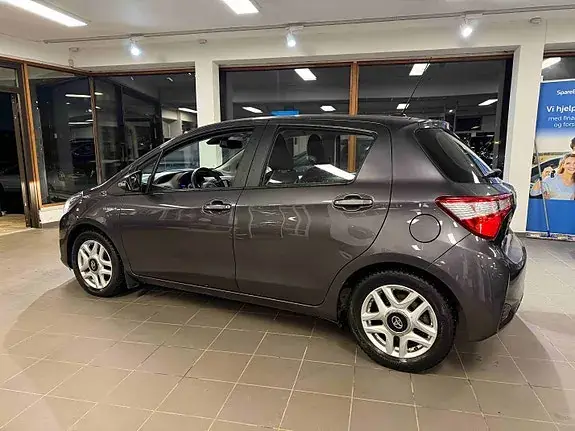 Toyota Yaris 2017 photo 3