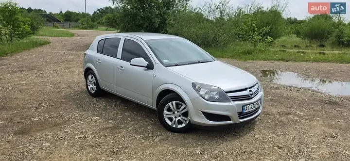 Opel Astra 2010 photo 3