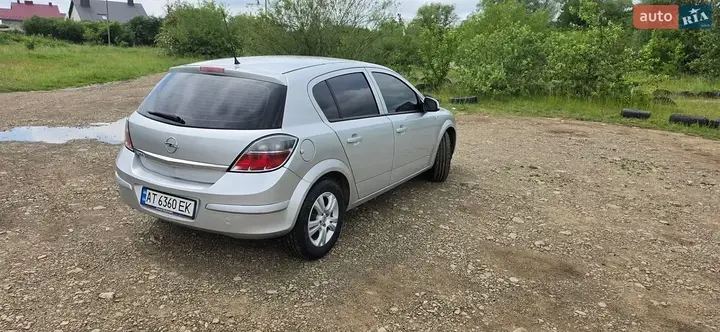 Opel Astra 2010 photo 4