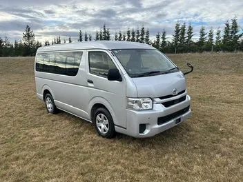 Toyota Hiace 2023 photo 2