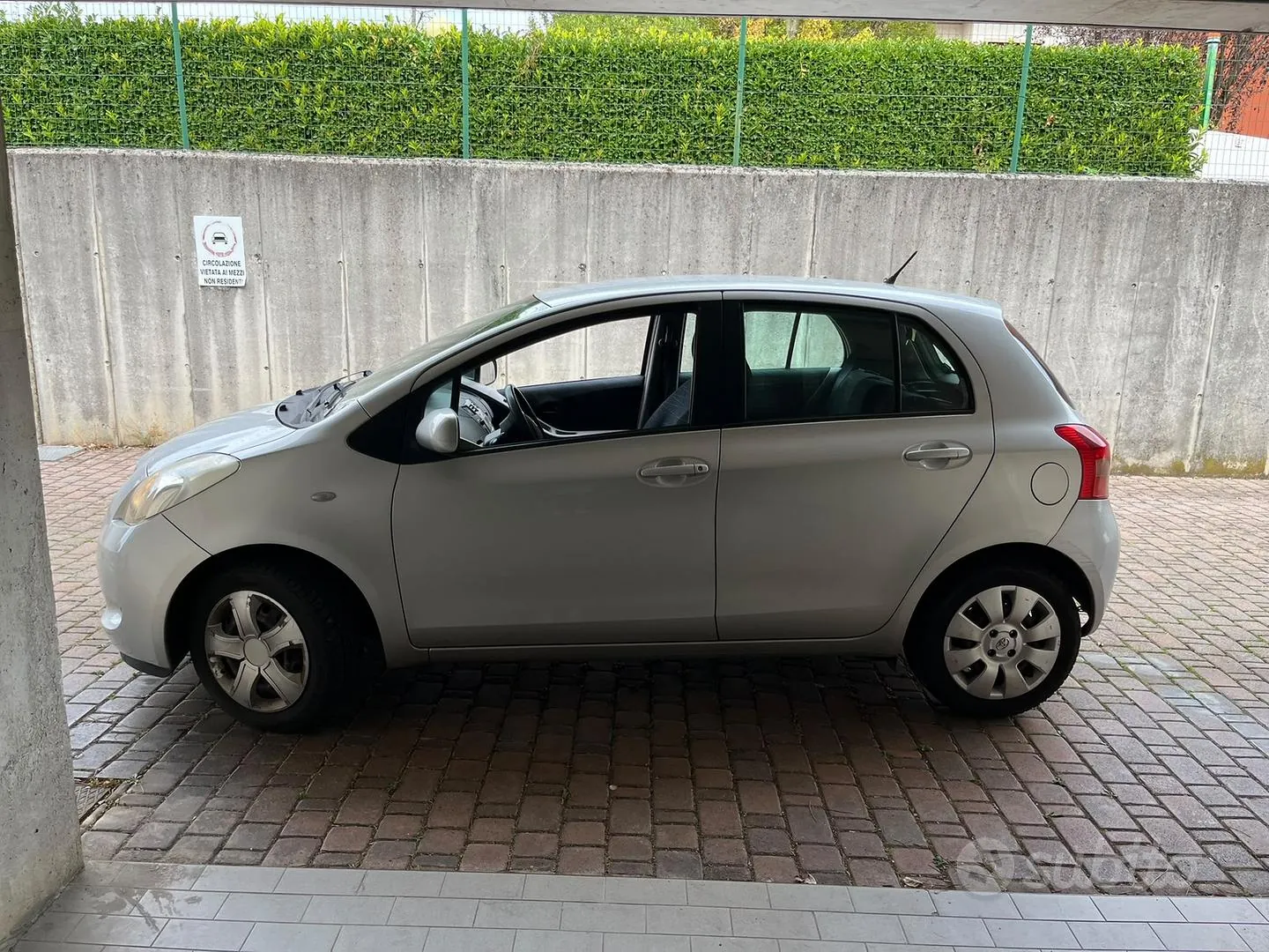 Toyota Yaris 2007 photo 2