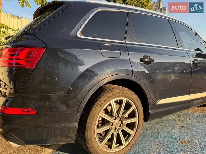 Audi Q7 2016 photo 5