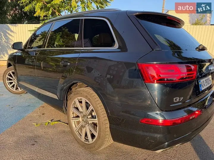Audi Q7 2016 photo 2
