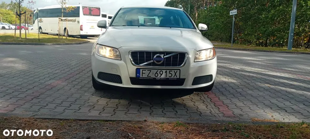 Volvo V70 2009 photo 2