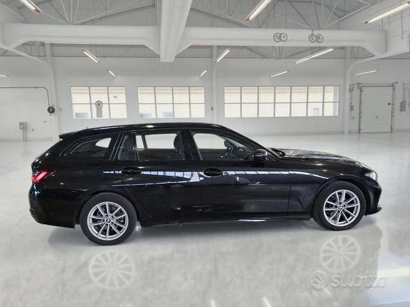 BMW 318 2023 photo 3
