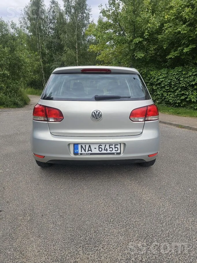Volkswagen Golf 2010 photo 2