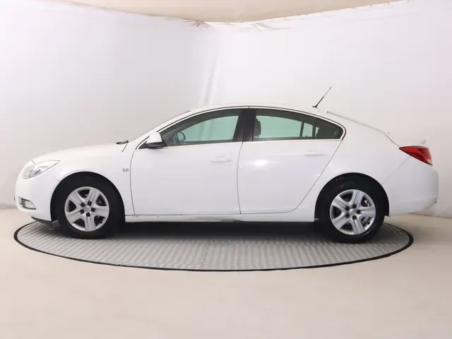 Opel Insignia 2010 photo 2