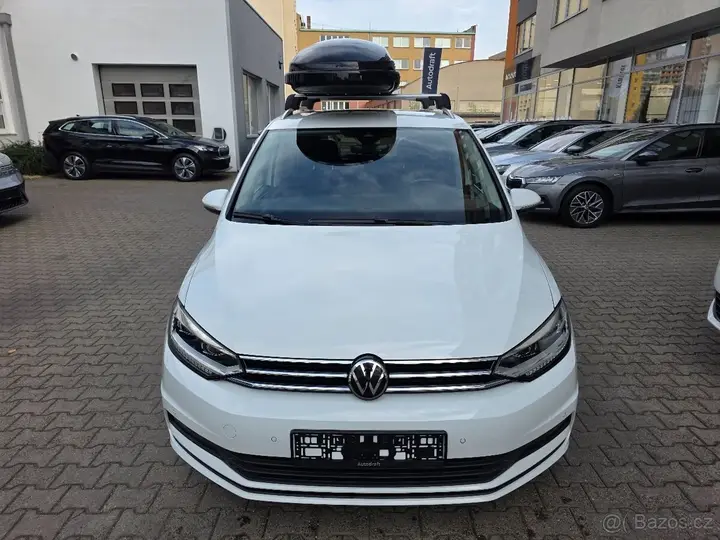 Volkswagen Touran 2023 photo 2