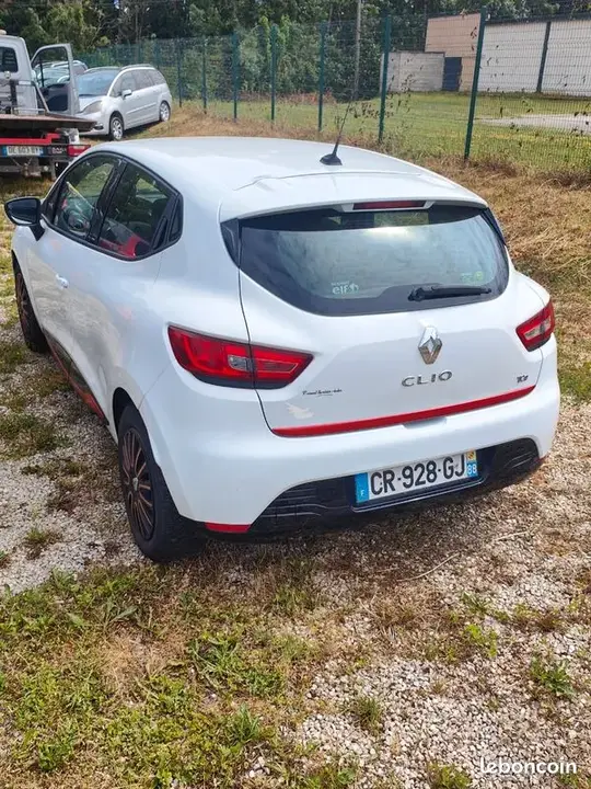 Renault Clio 2013 photo 2
