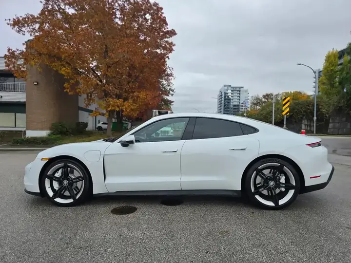 Porsche Taycan 2021 photo 3