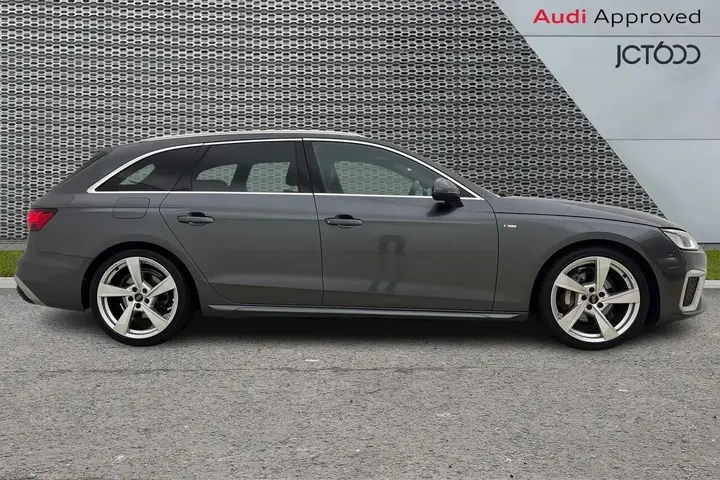 Audi A4 Avant 2023 photo 4