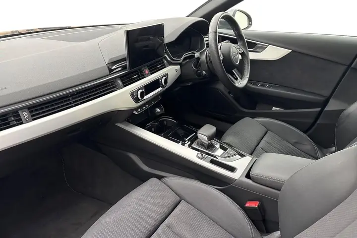 Audi A4 Avant 2023 photo 2