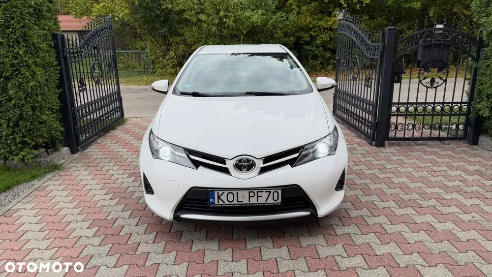 Toyota Auris 2015 photo 2