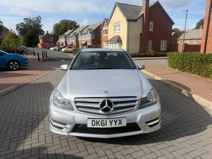 Mercedes-Benz C-Class 2011 photo 2