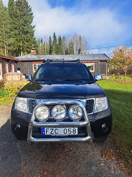 Nissan Navara 2012 photo 2