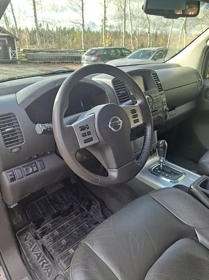 Nissan Navara 2012 photo 5