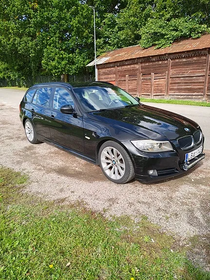 BMW 320D 2011 photo 2