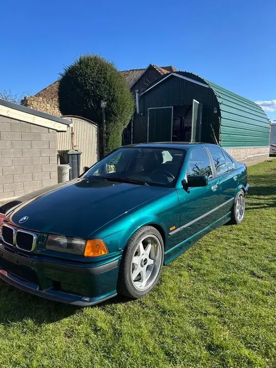 BMW 318I