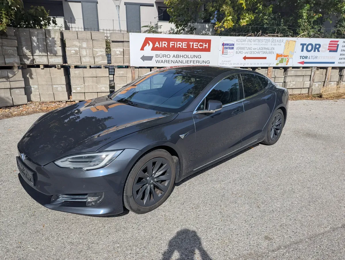Tesla Model S 2019 photo 2