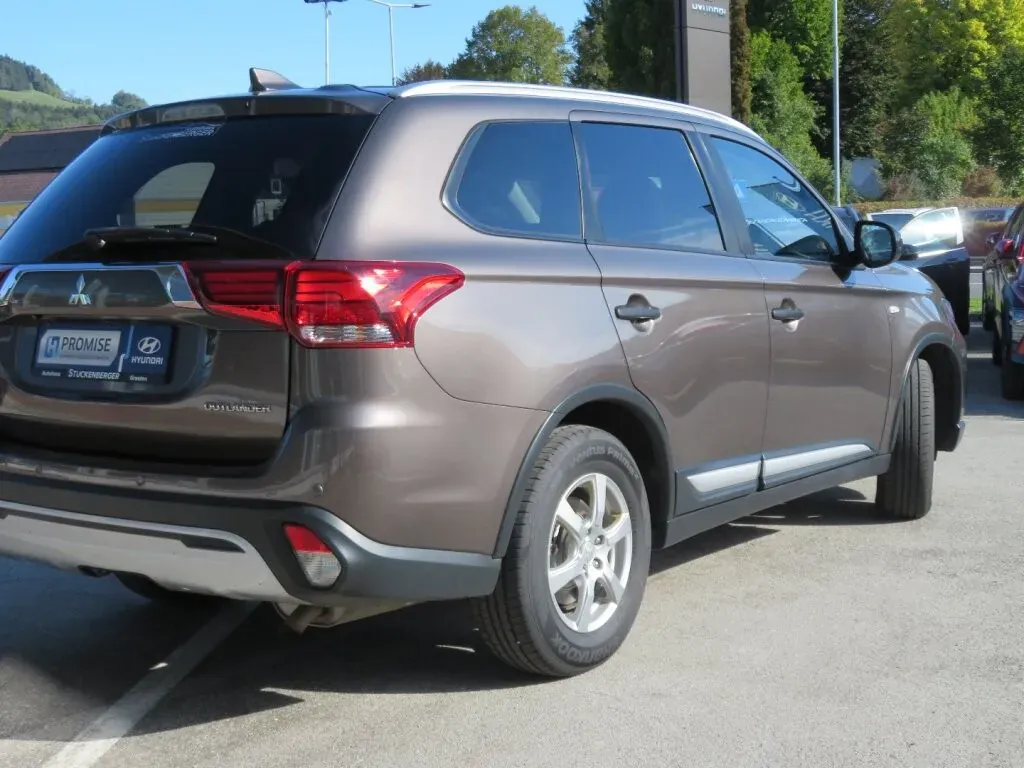 Mitsubishi Outlander 2019 photo 2